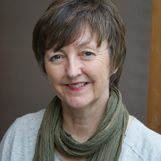 Nofel am dref glan môr yn agor trafodaeth am begynnu barn mewn cymdeithas